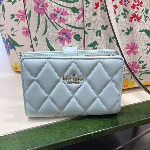 Kate Spade Carey Medium Compartment Bifold Wallet
COLOR: Turquoise
NWT - Picture 13 of 16